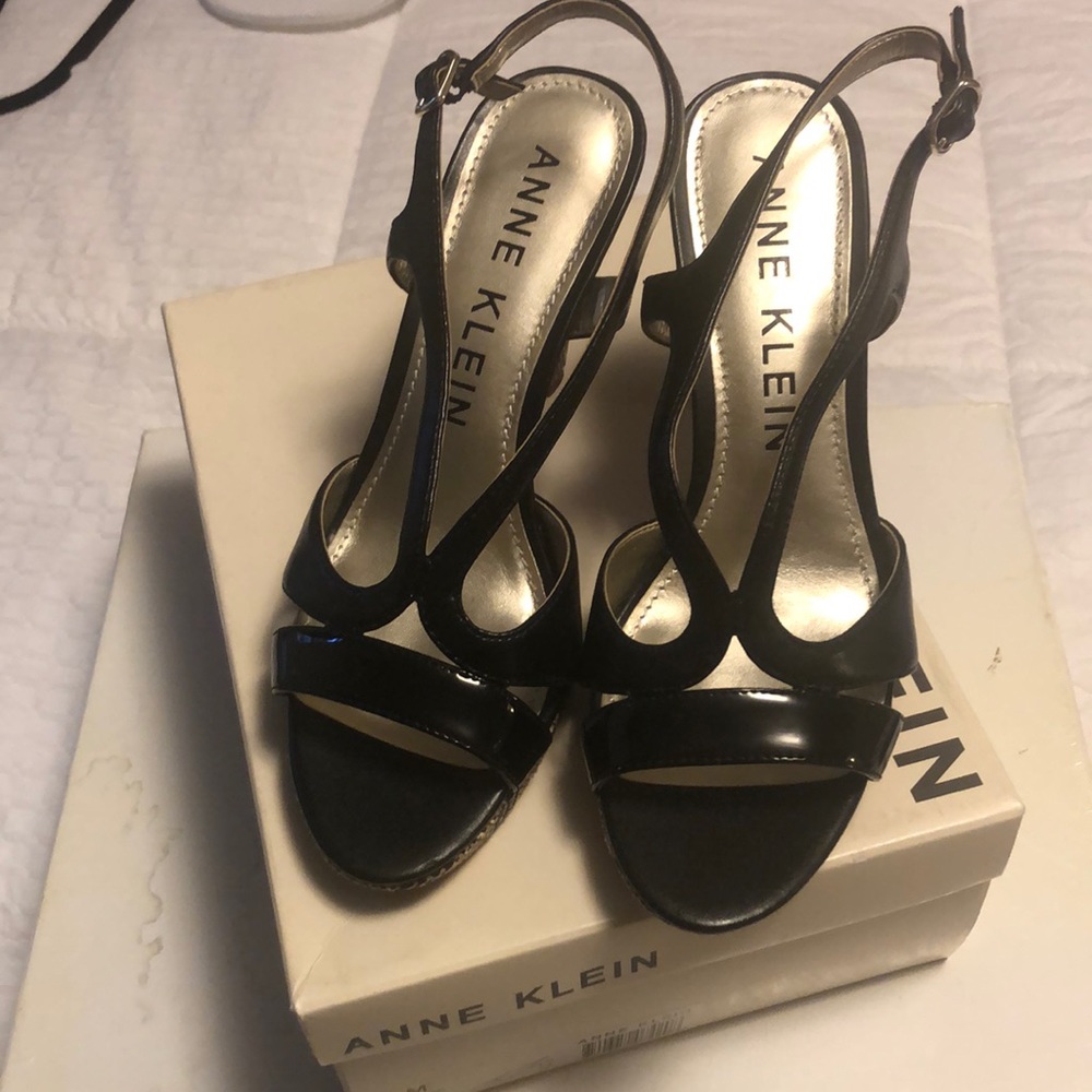 Anne Klein platform 3 1/2 in heel size 7.5 sandals